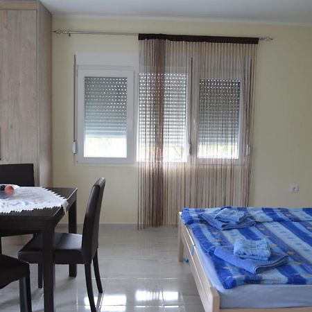 Apartmani Ana Vrdnik Exterior foto