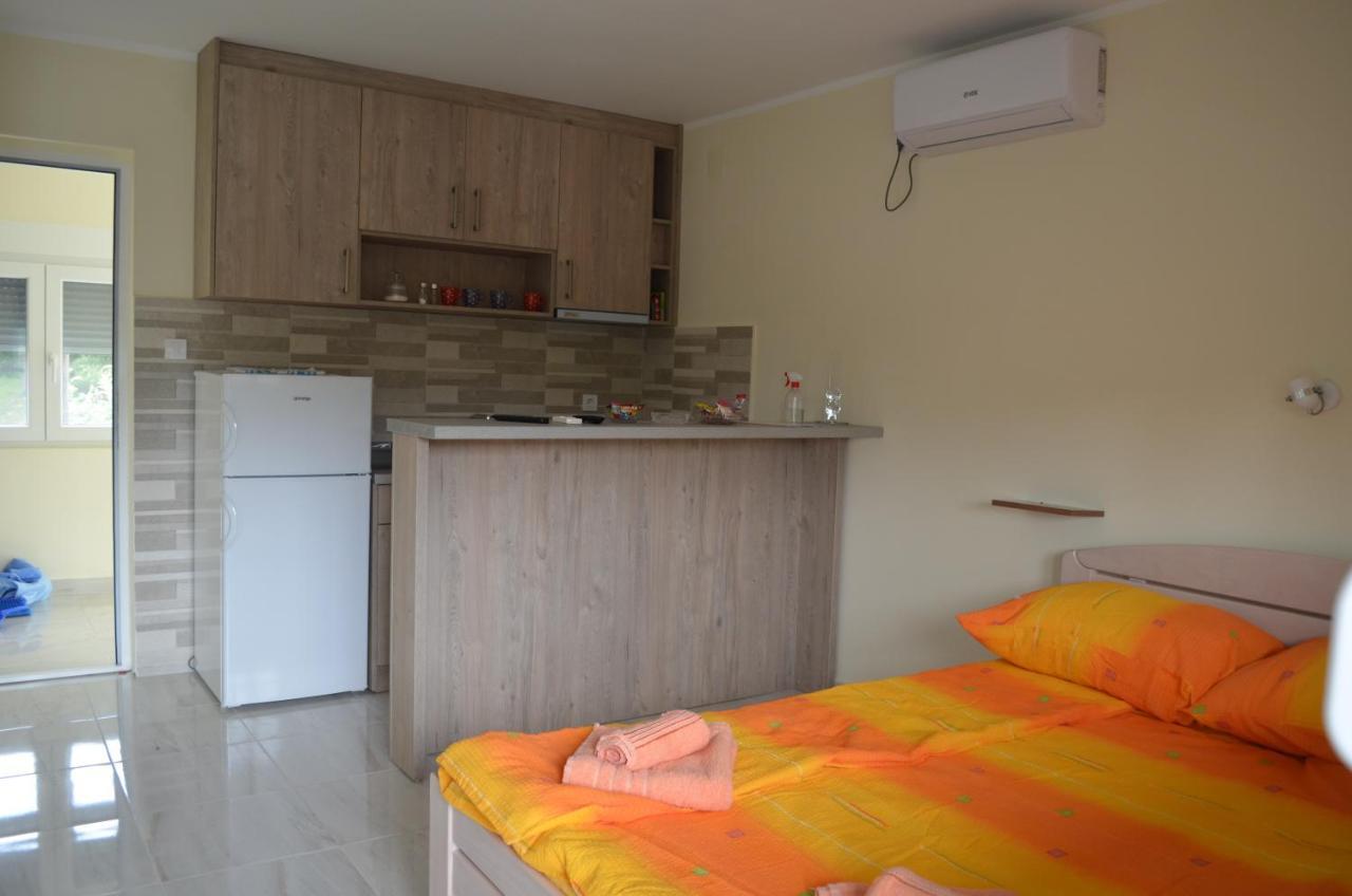 Apartmani Ana Vrdnik Exterior foto