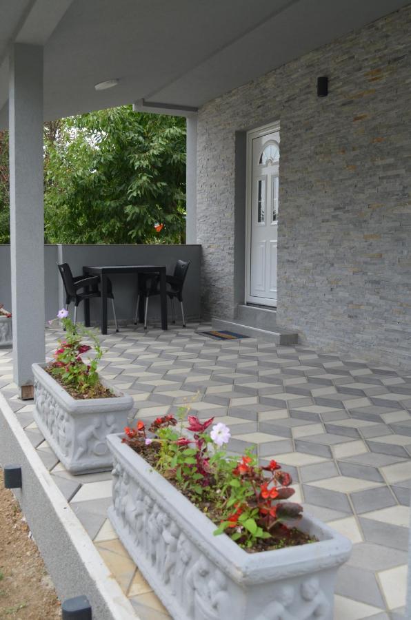 Apartmani Ana Vrdnik Exterior foto