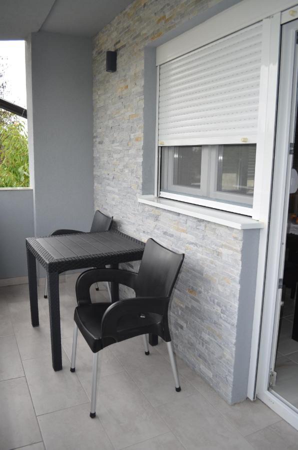 Apartmani Ana Vrdnik Exterior foto