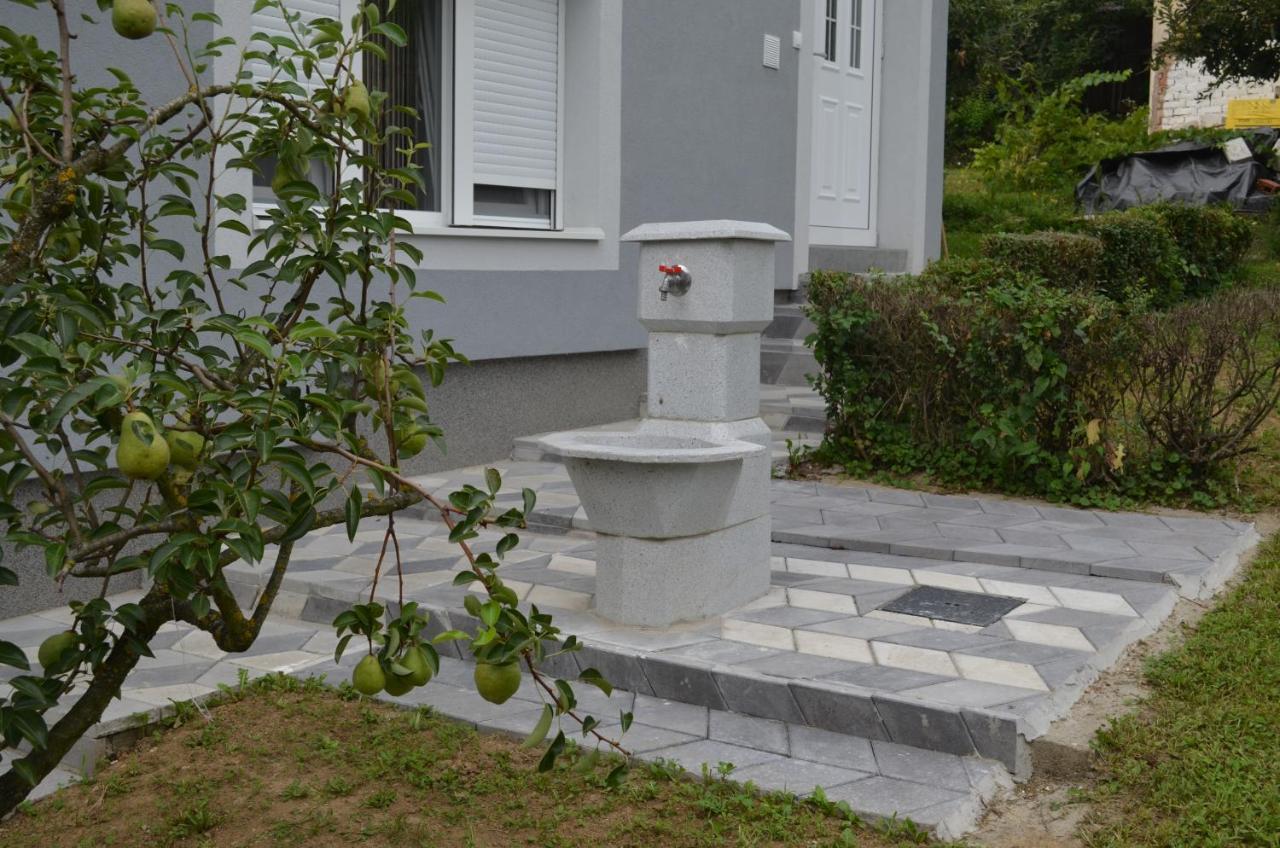 Apartmani Ana Vrdnik Exterior foto