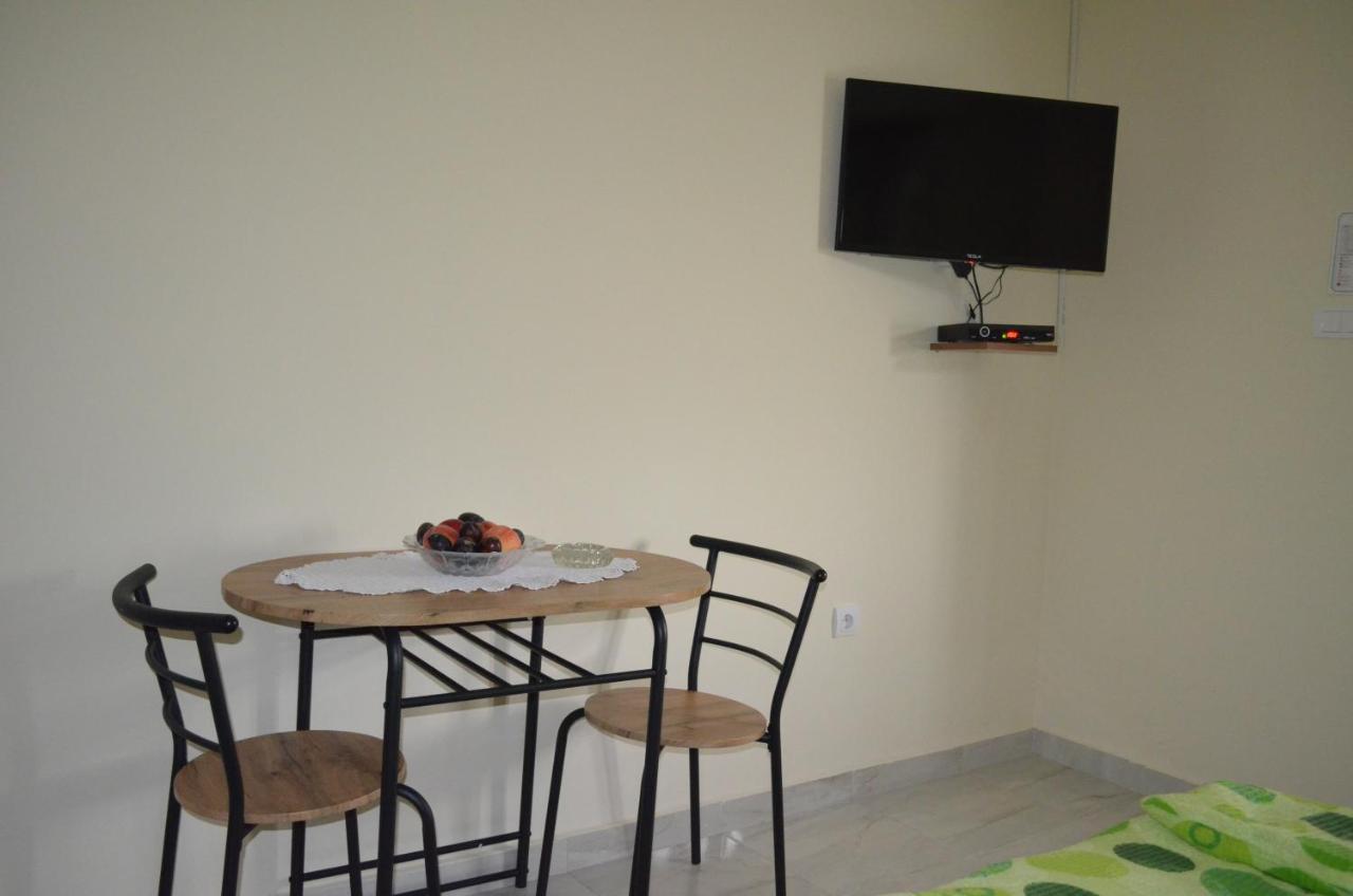 Apartmani Ana Vrdnik Exterior foto