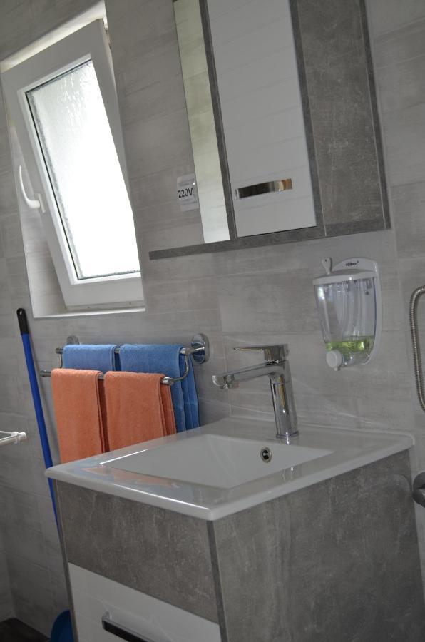 Apartmani Ana Vrdnik Exterior foto