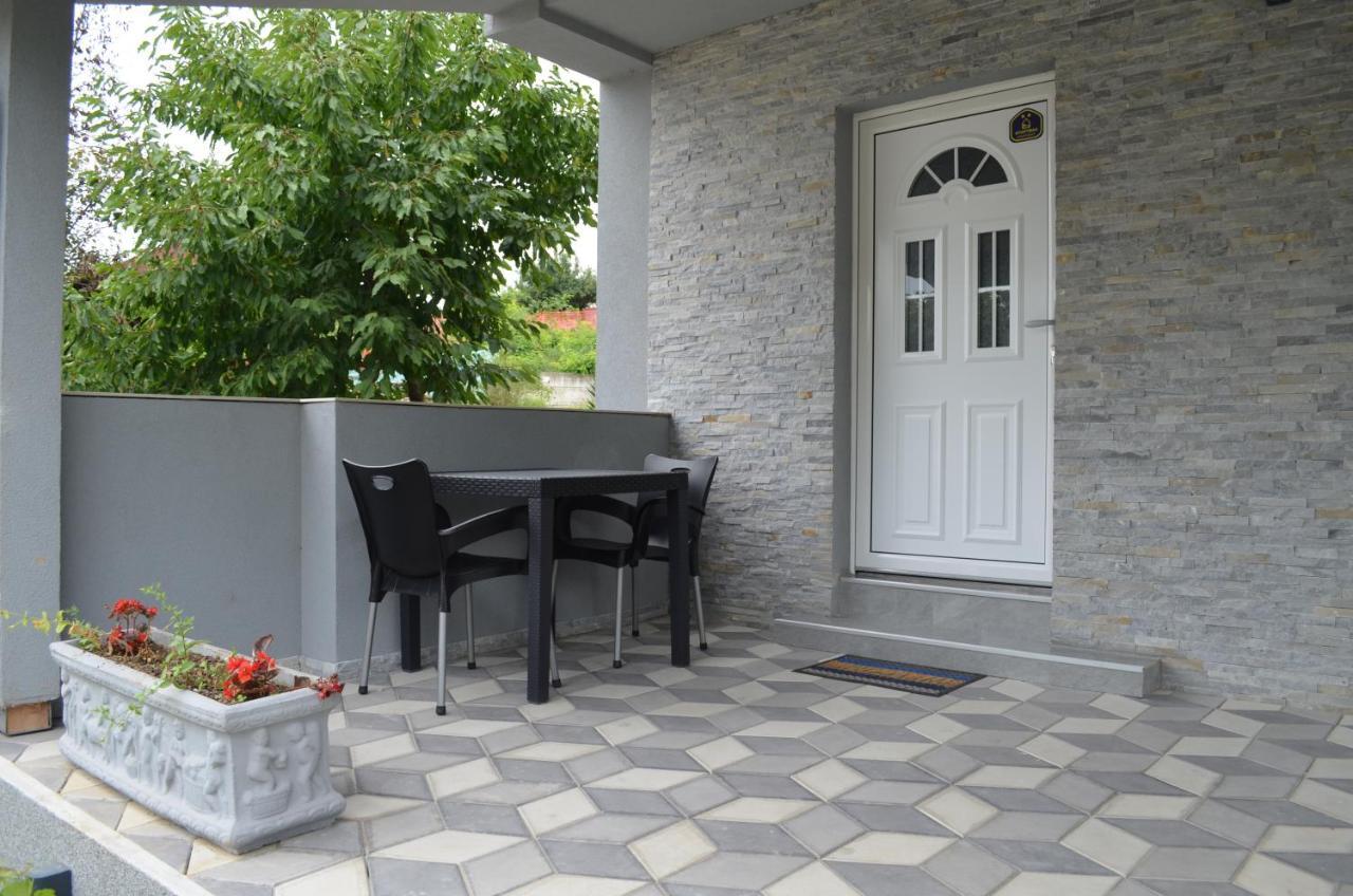 Apartmani Ana Vrdnik Exterior foto