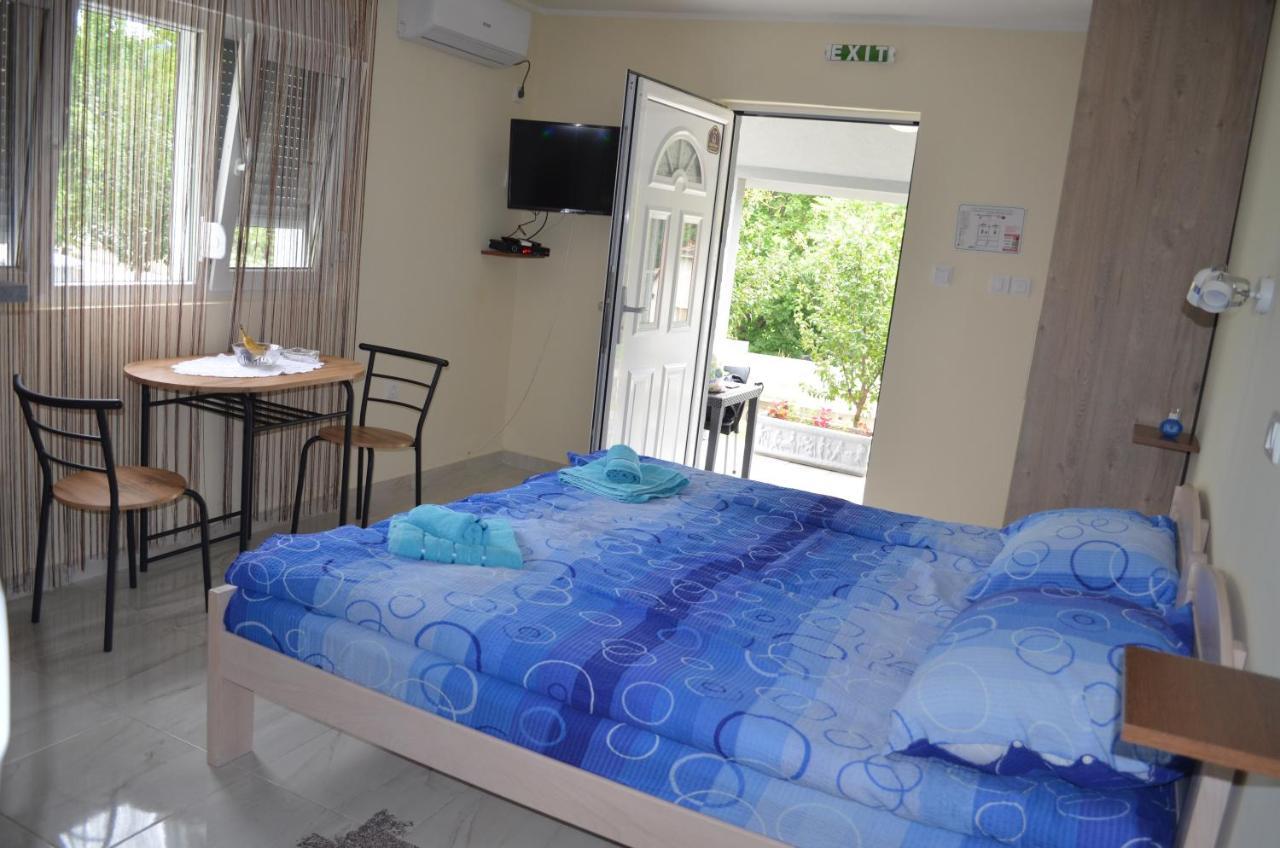 Apartmani Ana Vrdnik Exterior foto